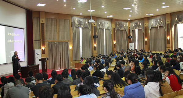 上海一亦酒店投资管理有限公司总经理来校作报告